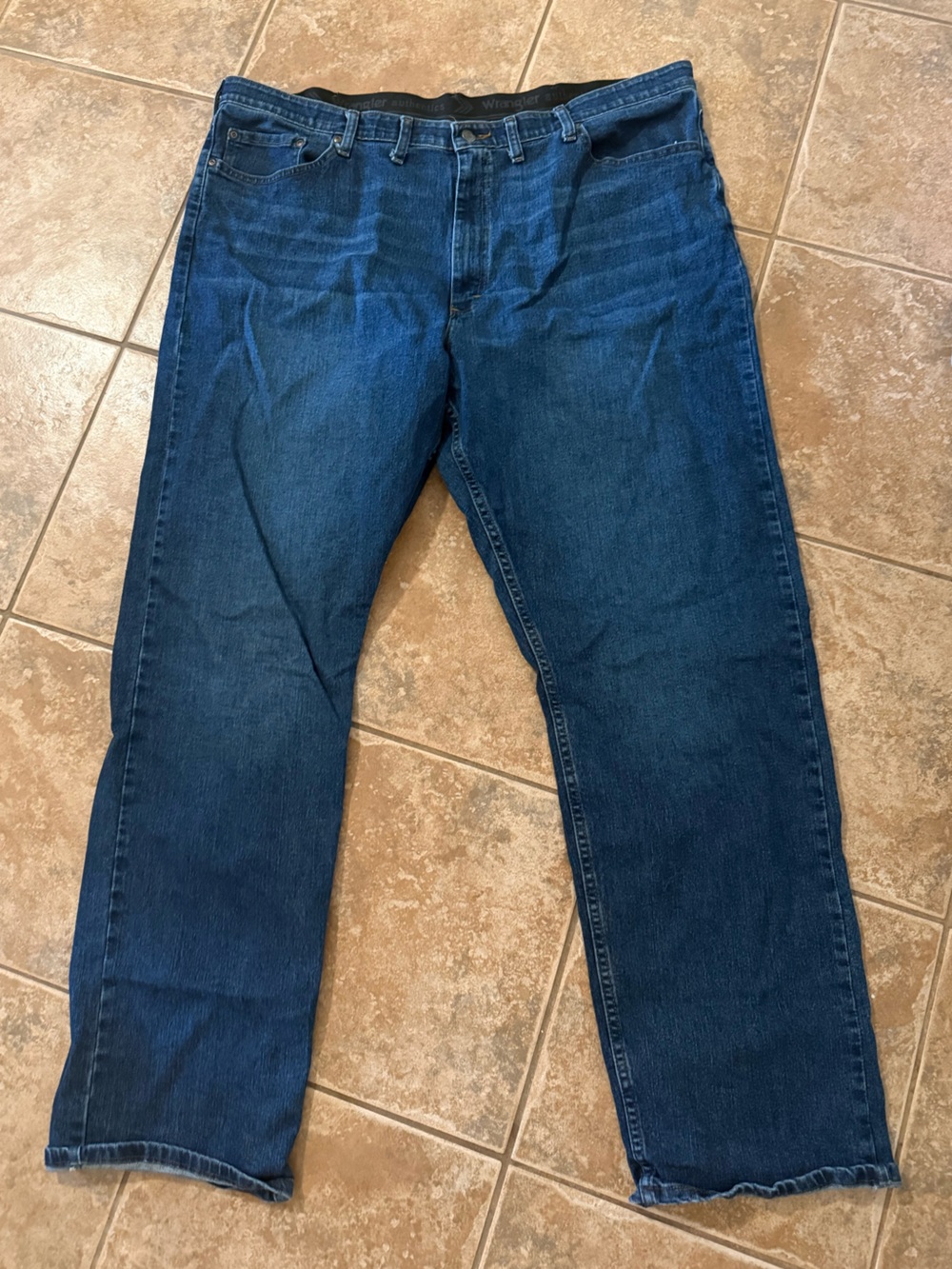 Wrangler Men's Straight Leg Jeans in Deep Indigo Blue